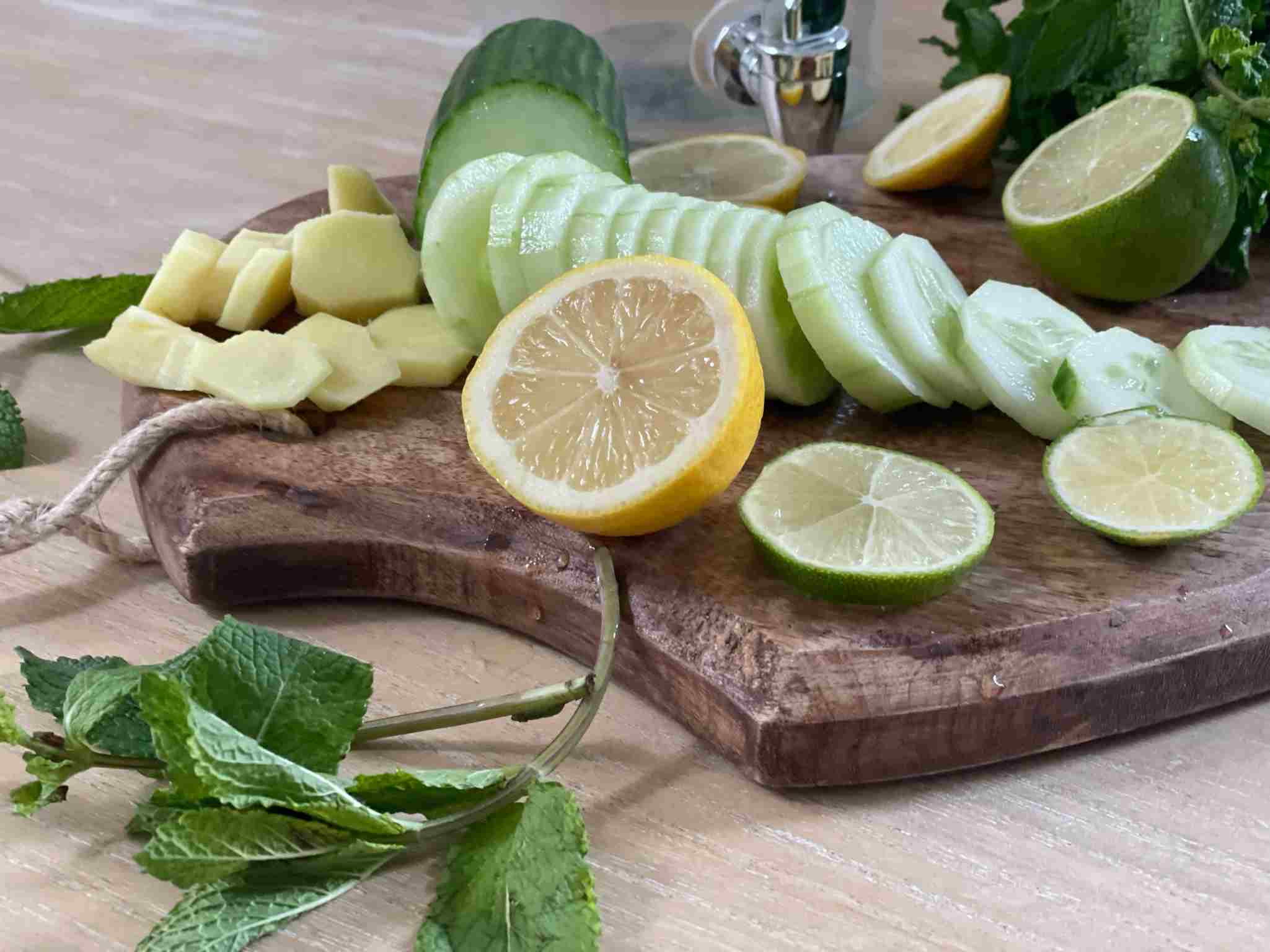Erfrischende Ingwer-Zitrus-Limonade mit Gurke und Minze - co:dreaming